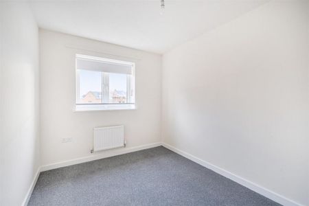 4 bedroom detached house to rent - Photo 4