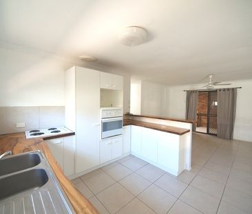 NEAT FOUR BEDROOM REAR DUPLEX - Photo 3