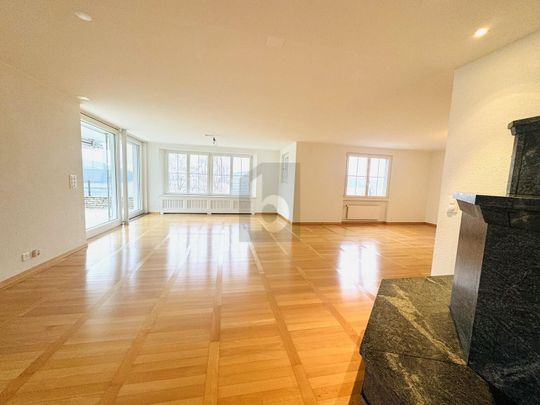 SPACIOUS ROOMS WITH BEAUTIFUL LAKE VIEWS - Photo 1