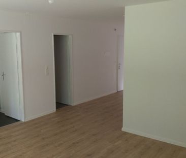 Teilsanierte 3-Zimmerwohnung in Péry zu vermieten - Photo 1