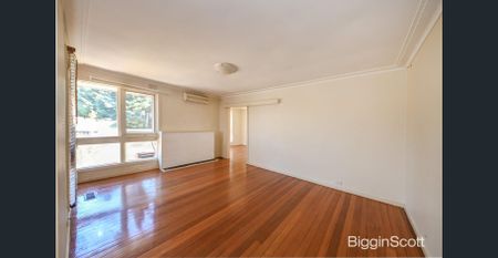 Modern 3-Bedroom Home in Prime Brentwood School Zone - Photo 2