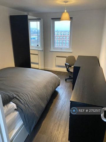 3 bedroom flat to rent - Photo 3