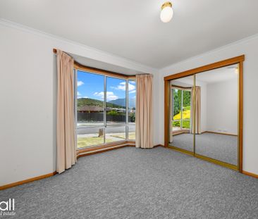 Light and Bright, Three Bedroom Home - Photo 2