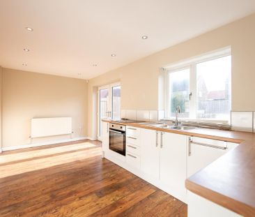 2 bedroom semi-detached house to rent - Photo 6