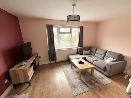 2 Bed Flat, Hall Lane, LS12 - Photo 1