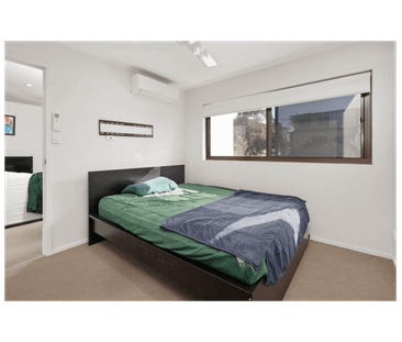 Light-Filled, Secure Apartment in Prime Location - Photo 3