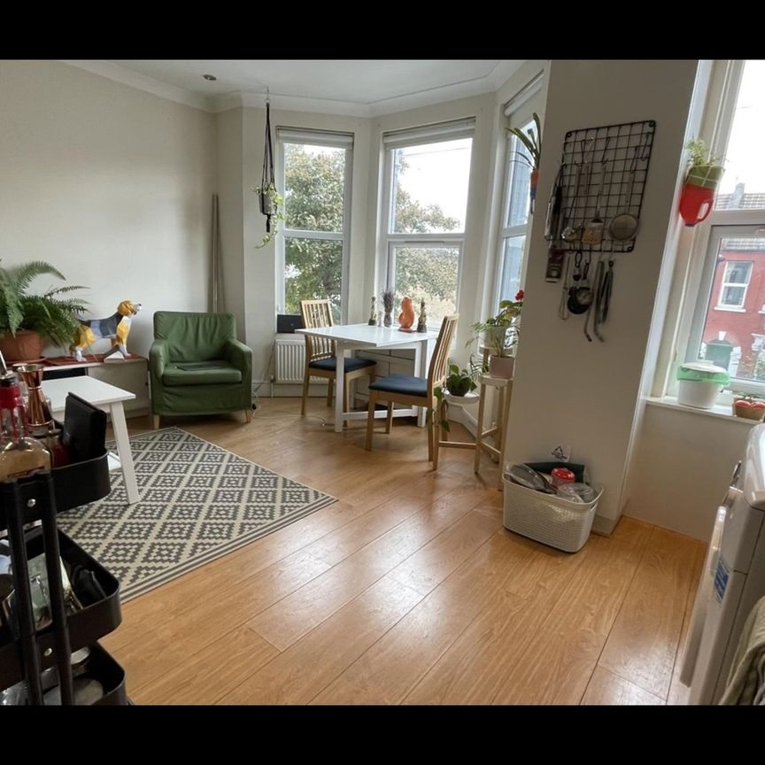 3 Bed Flat, Rutland Gardens, N4 - Photo 1