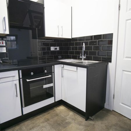 Studio Flat to Let on Geoffrey Street, Preston - Photo 3