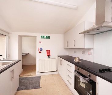 4 bedroom terraced house to rent - Photo 5