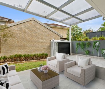 Enormous Townhouse Provides Easy-care Lifestyle - Photo 5