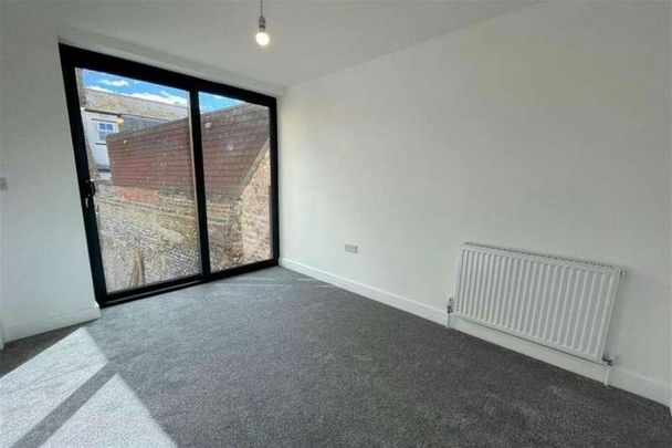 Phoenix Mews, BN25 - Photo 1