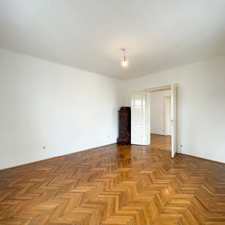 2,5-Zimmer Altbau Wohnung mit wunderschönem Ausblick auf die Keplerkirche - Photo 1