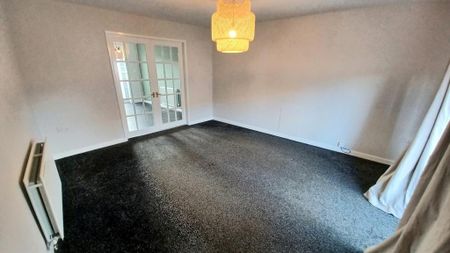 3 bedroom end of terrace house to rent - Photo 2