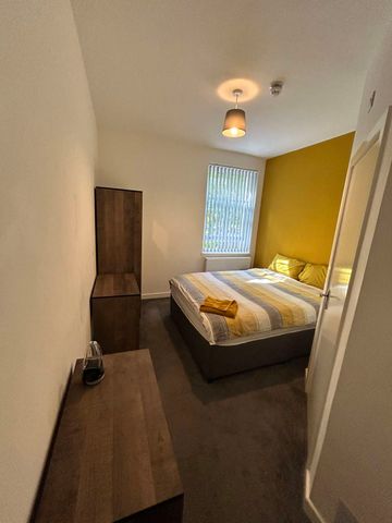 -19 Glebe Street Room 6 - Photo 4