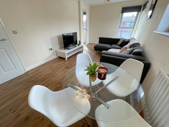 4 bedroom terraced house to rent - Photo 1