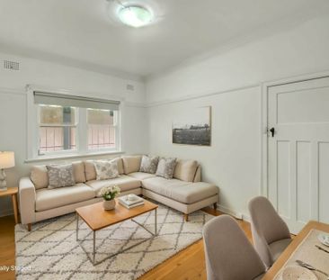 2 Bedroom Apartment with Sunroom ! - Photo 1