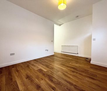 2 Bed Terraced House, Bath Road, E7 - Photo 1