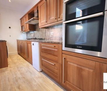 3 Bedroom House - Terraced To Let - Photo 4