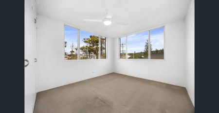 Sunlit Coastal Apartment in the Heart of Tallebudgera - Photo 3