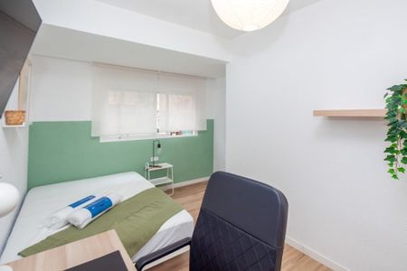 Carrer de Linares, Valencia, Valencian Community 46018 - Photo 3