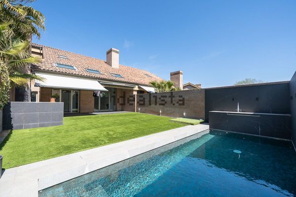 Alquiler de chalet adosado en Calle de Prado del Rey, 101 - Photo 1