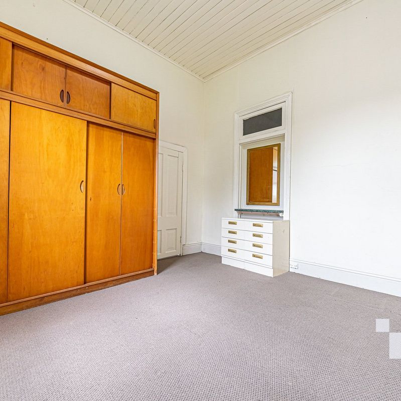 Low Maintenance Flat In Great Location! - Photo 1
