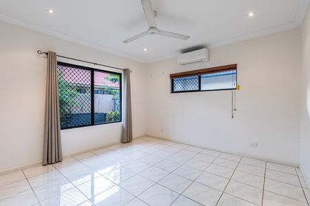 10 Ashburton Way, - Photo 3