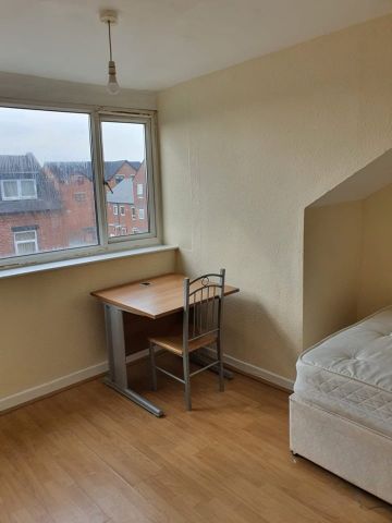 Room in a Shared House, Linden Road, LS11 - Photo 2
