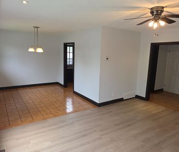 For Lease - 26 Murchison Crescent, Toronto, Ontario - Photo 4