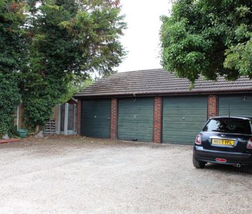 Two Bedroom First Floor Flat for Rent in Leigh on Sea - Photo 5