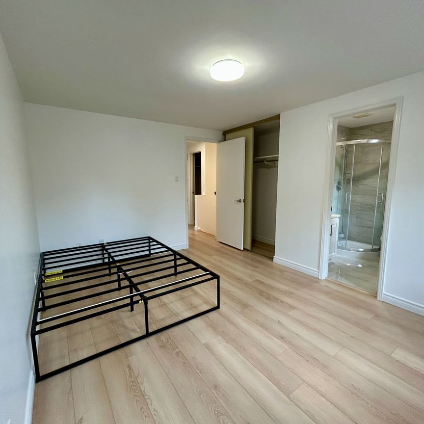 For Lease - 230 Enchanted Hills Crescent, Toronto, Ontario - Photo 1