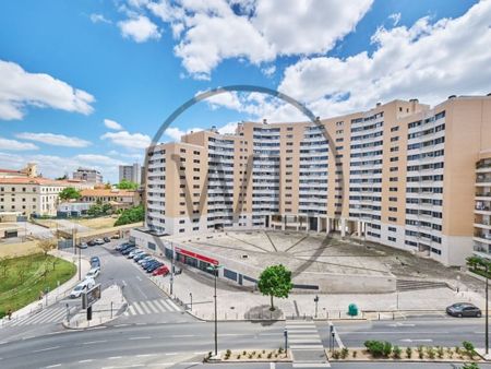 2 bedroom luxury Apartment for rent in Campolide, Portugal - Photo 2