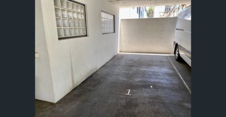 Near-New Boutique Apartment - Ground Floor Convenience! - Photo 4