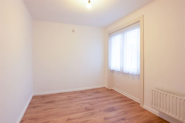 Gezellige gerenoveerde woning in een rustige wijk, met ruime tuin en garage - Photo 1