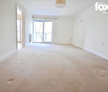 2 bed flat to rent in Flat 9, Stockwood Court - Photo 2