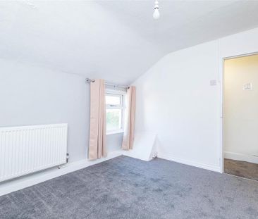 2 bedroom end of terrace house to rent - Photo 3