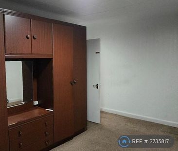 4 bedroom semi-detached house to rent - Photo 4