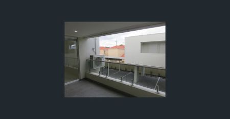 Modern 2-Bedroom Apartment in Prime Location - Photo 3