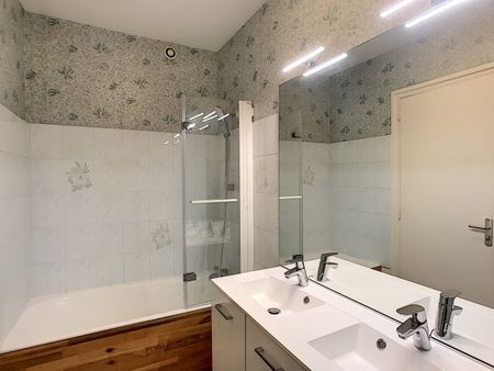 Location Appartement 3 pièces 86m² ROANNE 42300 - Photo 5