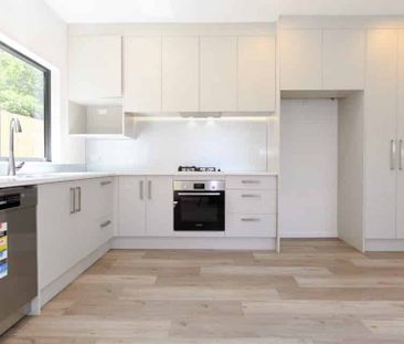 Brand new 3 bedroom sunny home - Photo 1