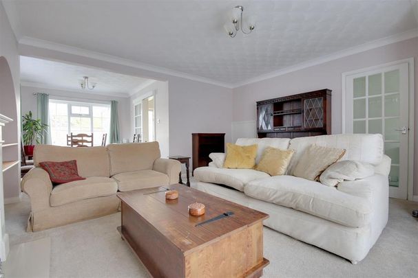 3 bedroom end of terrace house to rent - Photo 1