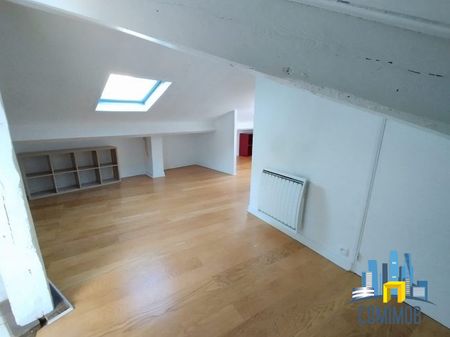 COURBEVOIE - 2 P MEUBLE SOUS COMBLES 36m² / 100m² au sol - Photo 4