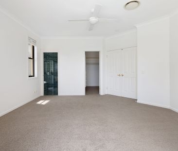 37 Oyster Cove Promenade, Helensvale. - Photo 2