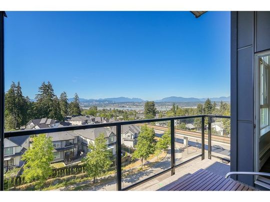 $2,200 / 1br – 557ft2 – Beautiful mountain view 1 Bed, 1 Bath unit in Surrey (A107) - Photo 1