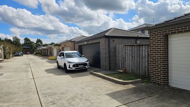 Immaculate Five Bedroom Quality Family Home - Close to all Amenities - Photo 1