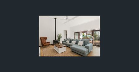 Beautifully Kept Home in Great Location! 3x2 (or 4 Bedroom / Study) Character Home ready for family from the 9th of January 2026! - Photo 4