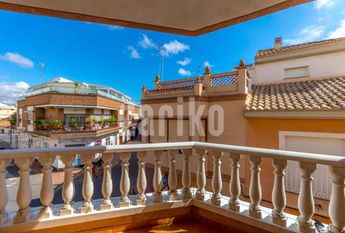 Bright two-bedroom apartment just a stone-throw from the beach