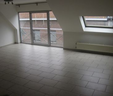 Bijzonder ruim appartement in hartje Kruishoutem. - Photo 1