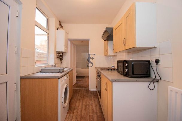 3 bedroom terraced house to rent - Photo 1