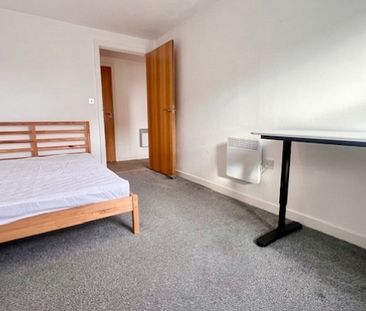 Fantastic modern 2 bed apartment in the City Centre - Photo 1